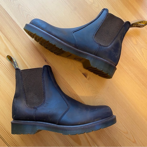 Dr. Martens 2976 Crazy Horse Leather Chelsea Boot, Size 9 - Picture 4 of 11